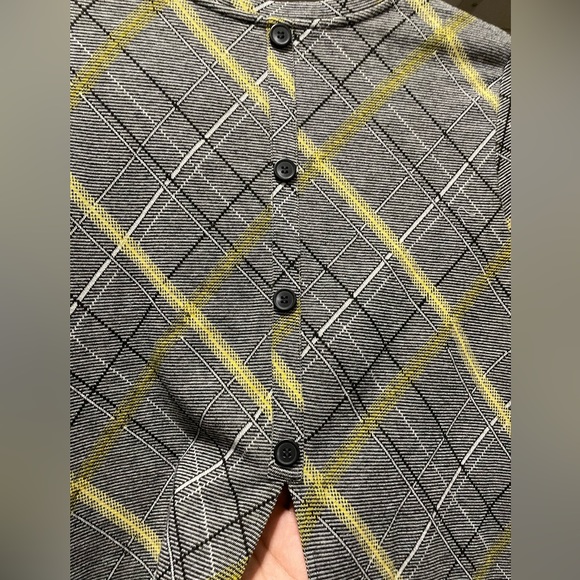 Zara trafaluo top with buttons in the back in great use condition size small - Picture 3 of 4